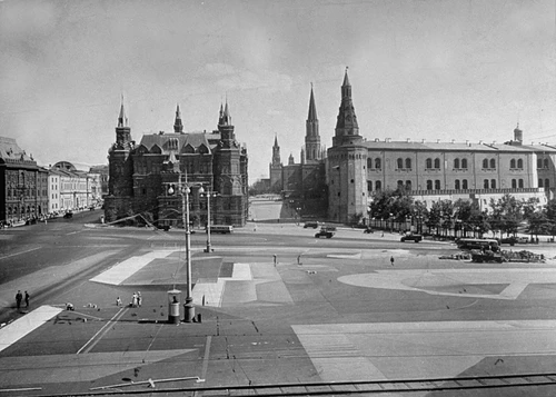 Маскировка Манежной площади. 1941 г.