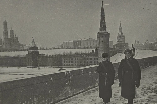 Москва в октябрьские дни 1941 года. Патруль на Москворецком мосту
