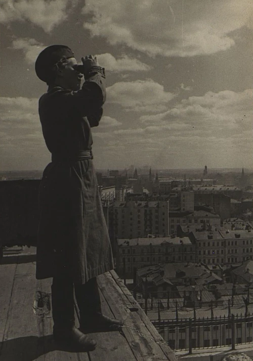 Зенитчица. Москва. 1941