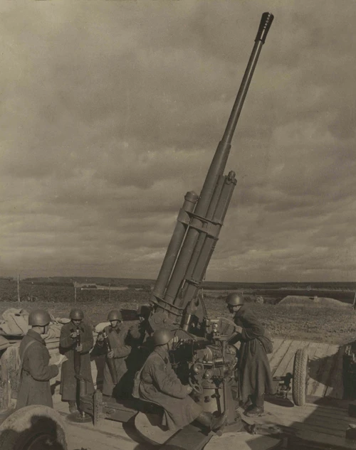Огонь по фашистским самолётам! На ближних подступах к Москве. 1941 г.
