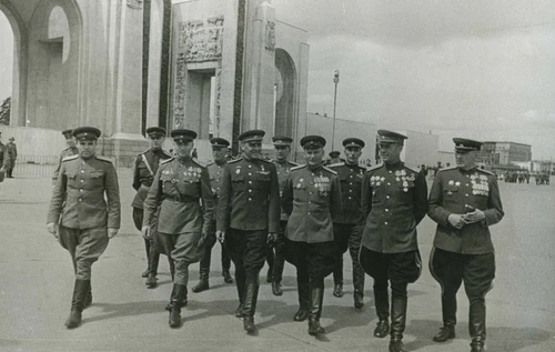 Командование сводным полком 1-го Украинского фронта. После репетиции парада Победы на ВСХВ (ВДНХ).