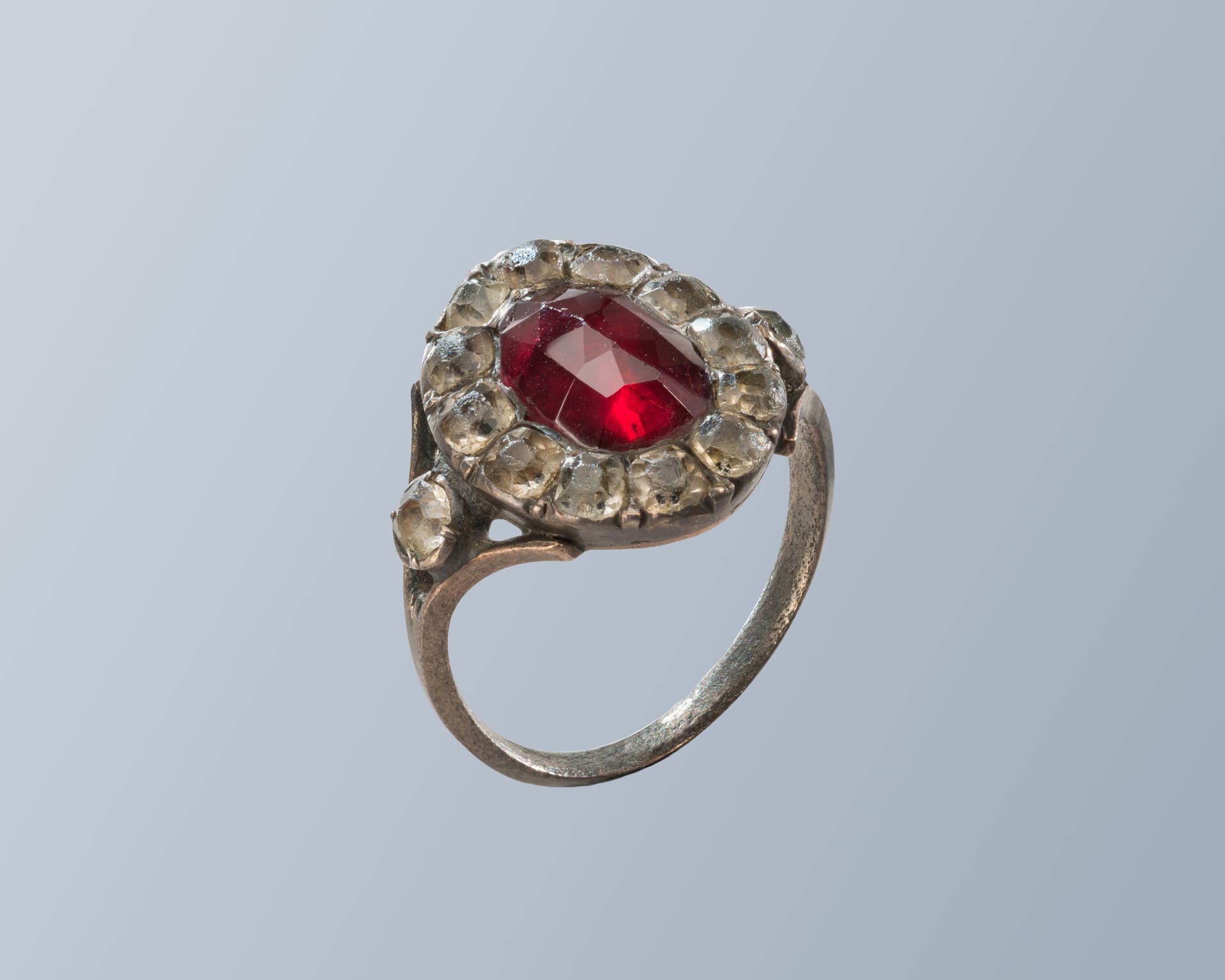 Лекция «История стразов. Часть II. Стразы и ювелирное искусство»